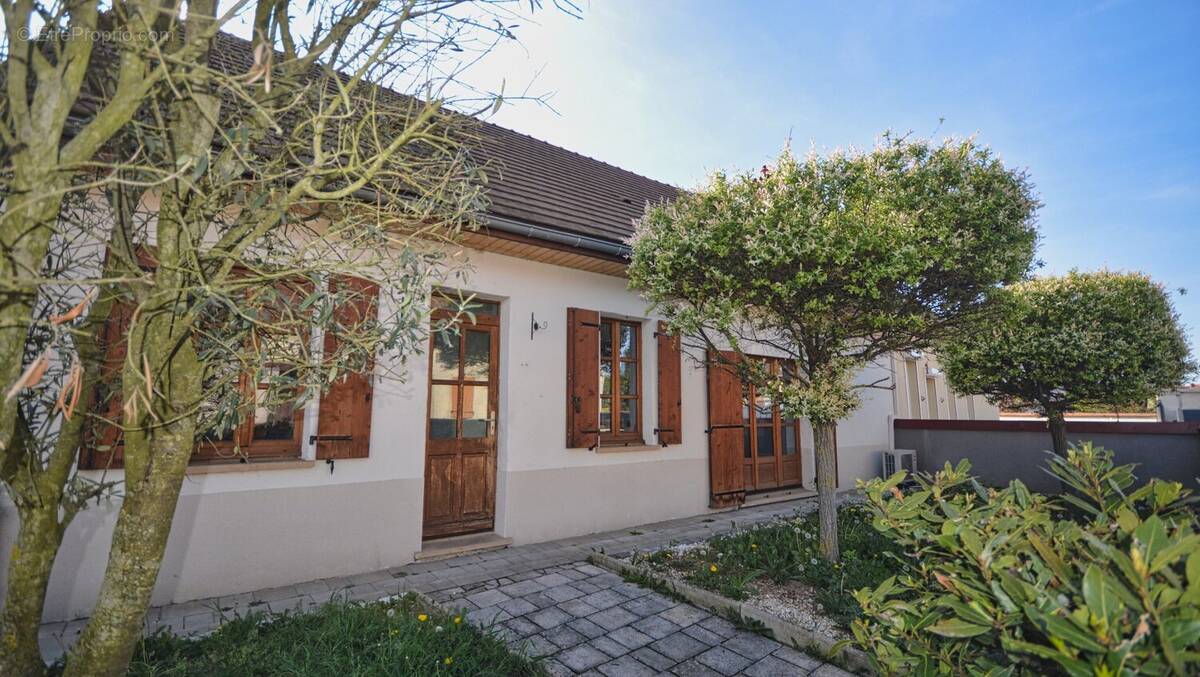 Maison à SAINT-GERMAIN-DES-FOSSES