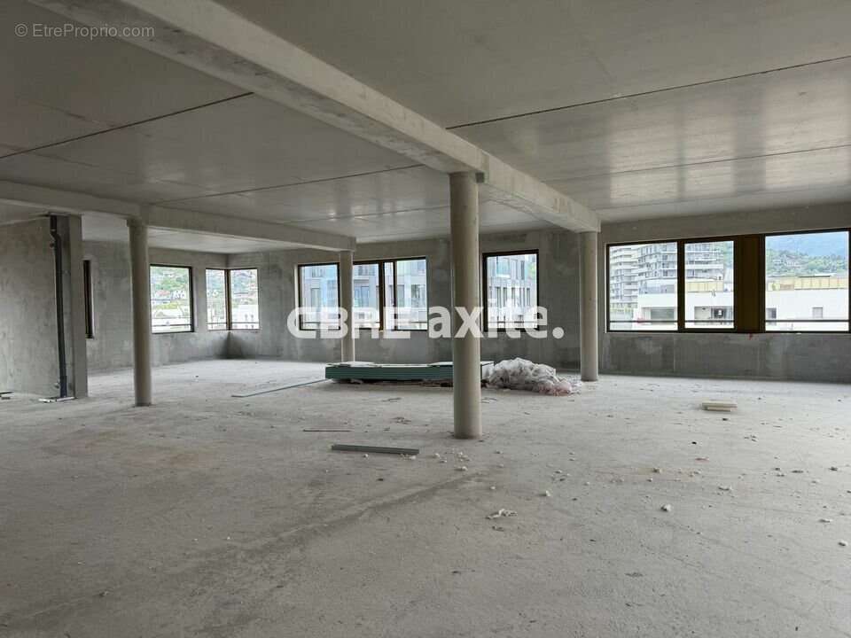 Commerce 3485 m² à Chambery  - photo 5