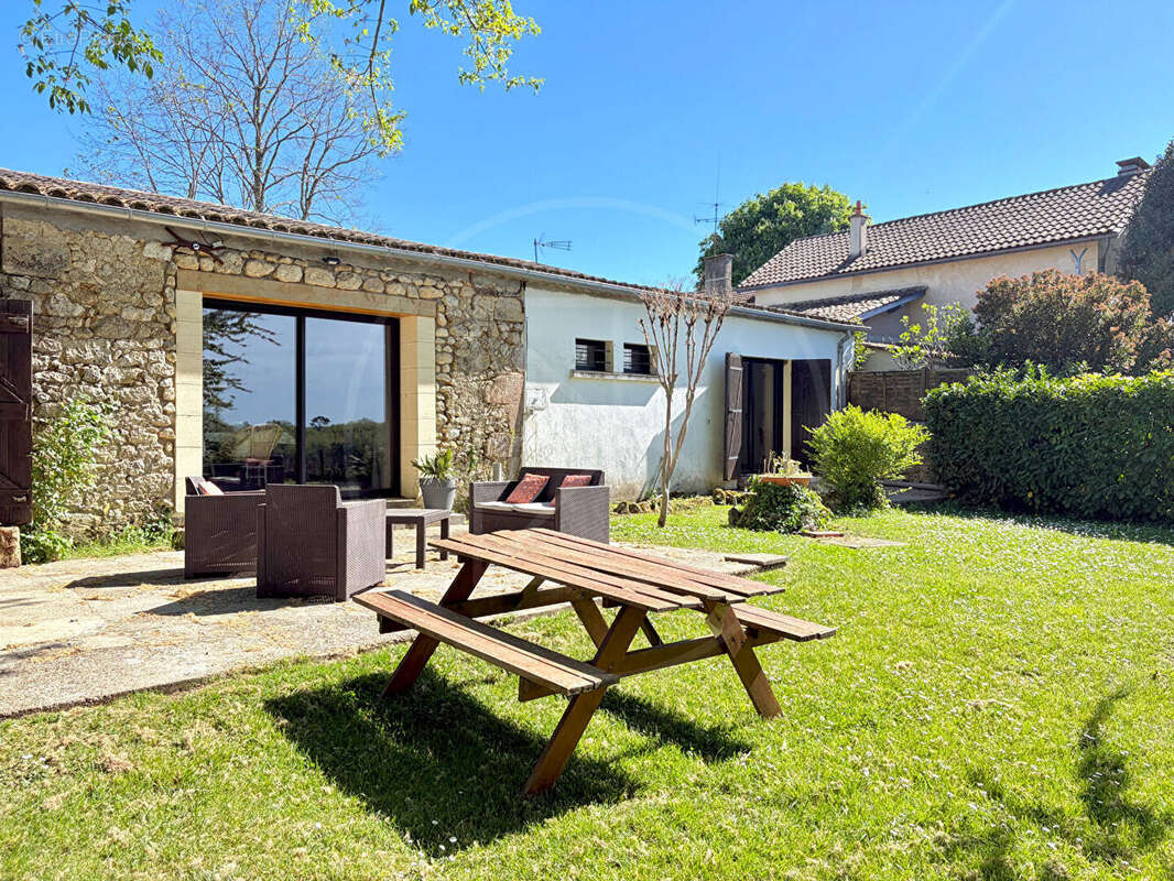 Grande maison familiale rénovée avec charme et modernité - photo 15
