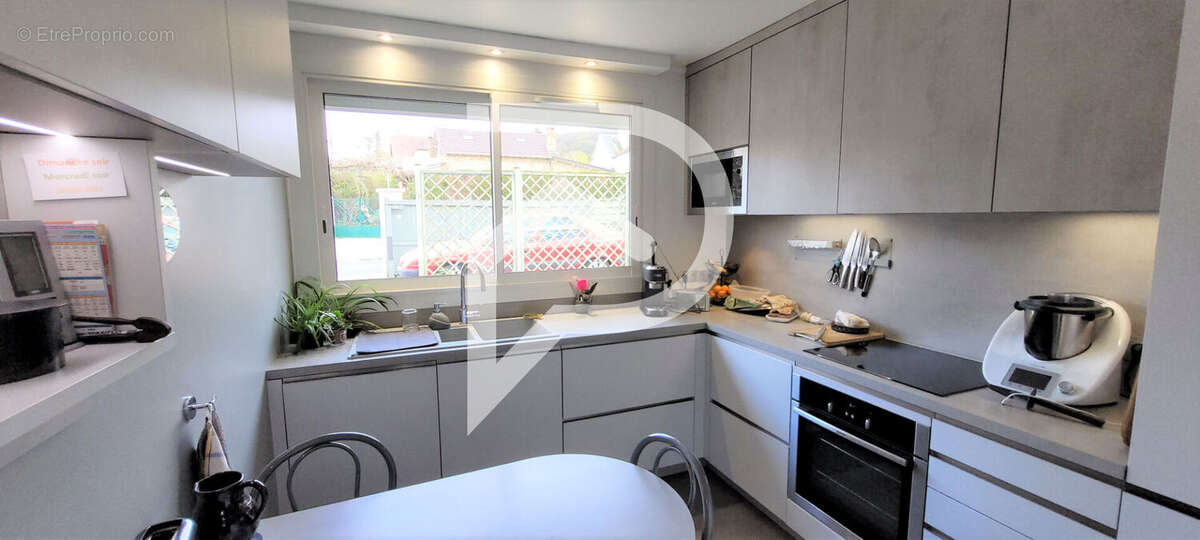 Maison à SAINT-REMY-LES-CHEVREUSE