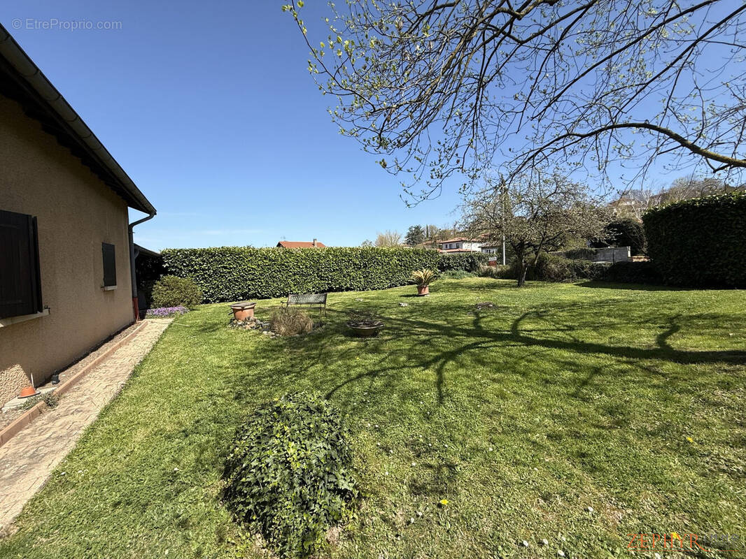 Maison à CIVRIEUX-D&#039;AZERGUES