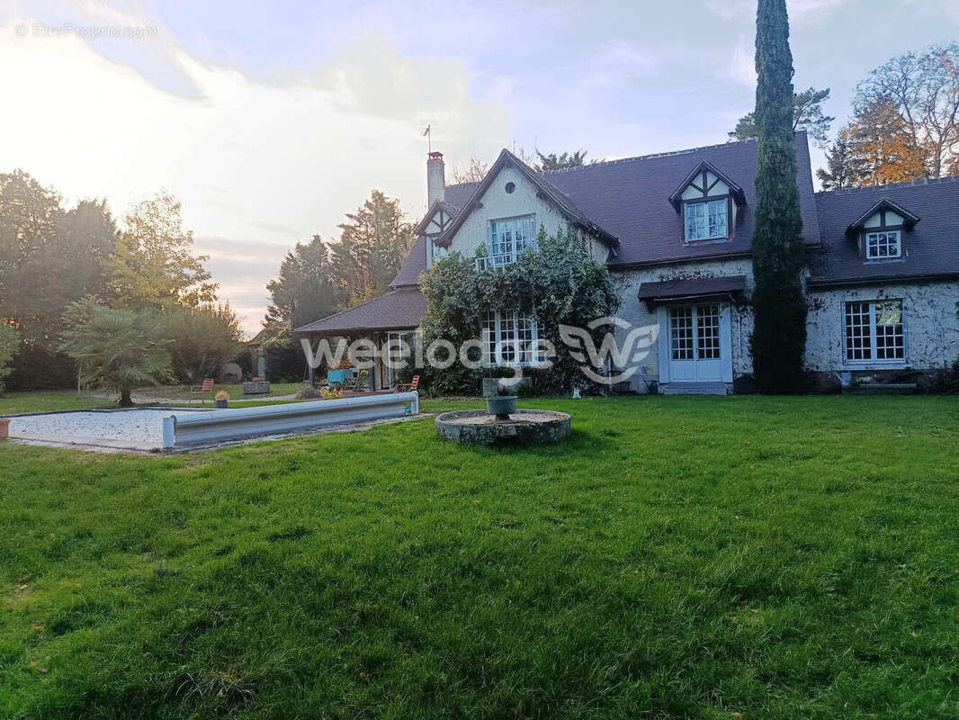 Maison 239 m² à Montgivray  - photo 2