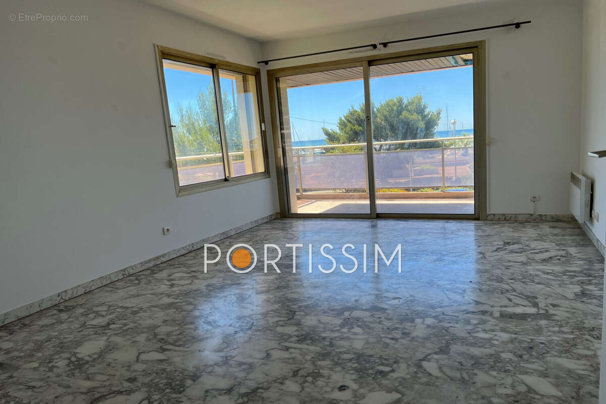 Appartement à SAINT-LAURENT-DU-VAR