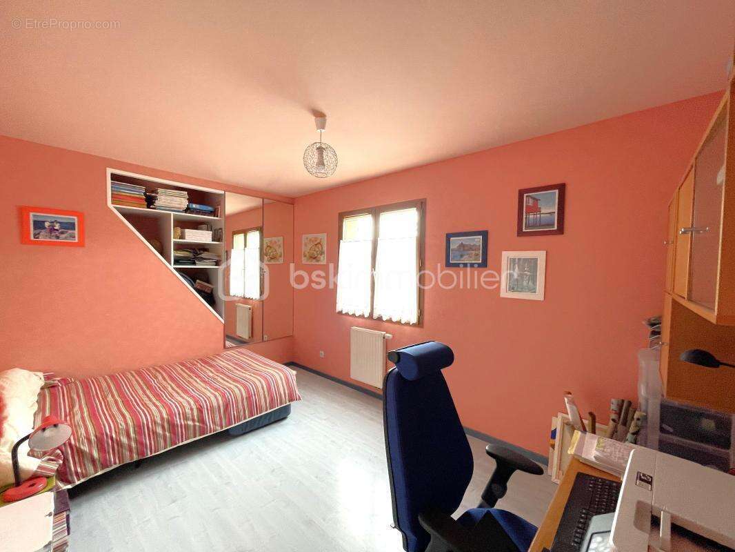 Maison à LES CLAYES-SOUS-BOIS