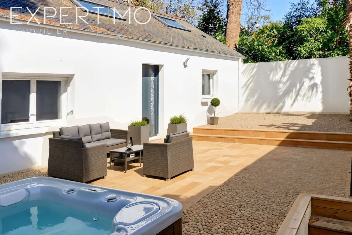 Maison à LE RELECQ-KERHUON