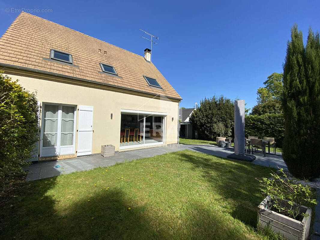 Maison à CHAUMONTEL