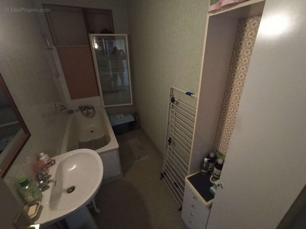 Commerce à AIXE-SUR-VIENNE