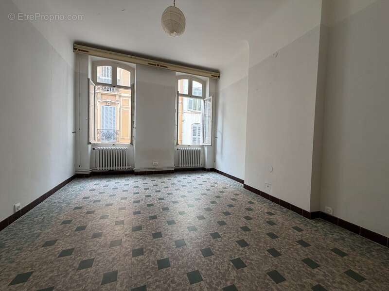 Appartement à MARSEILLE-1E