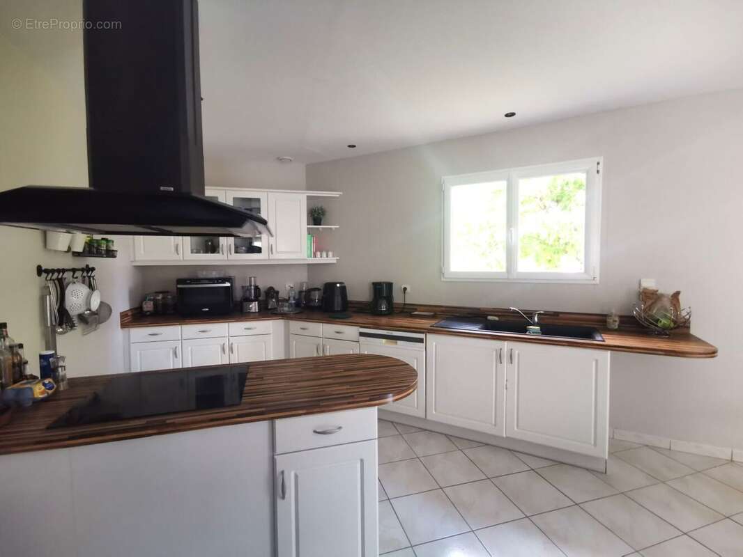 Maison à SAINT-SEBASTIEN-DE-MORSENT