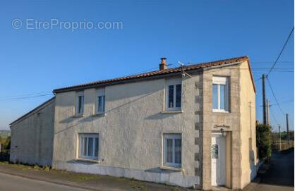 Maison à SAINT-LAURENT-SUR-SEVRE