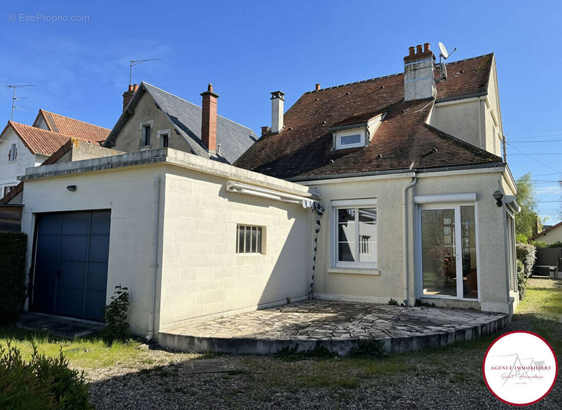 Maison à SAINT-AMAND-MONTROND