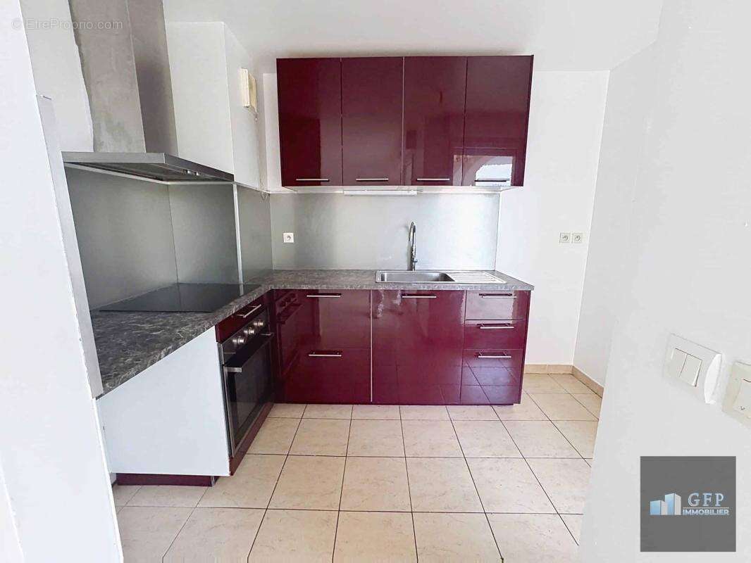 HYÈRES – Appartement T2 avec terrasse et parking couvert - photo 6