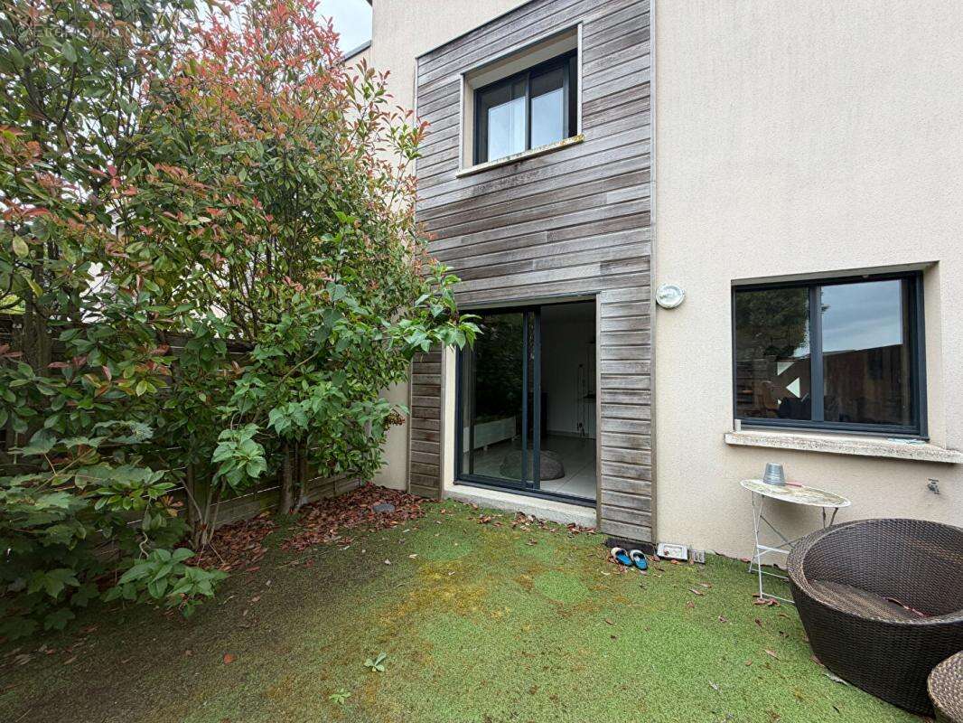 Maison Les Ponts De Ce T4 d'environ 115,57 m² avec garage et stationnement - photo 2