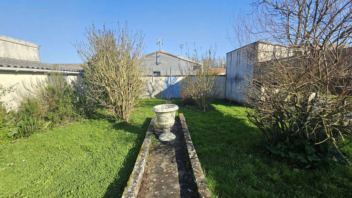 Maison à AIGREFEUILLE-D'AUNIS