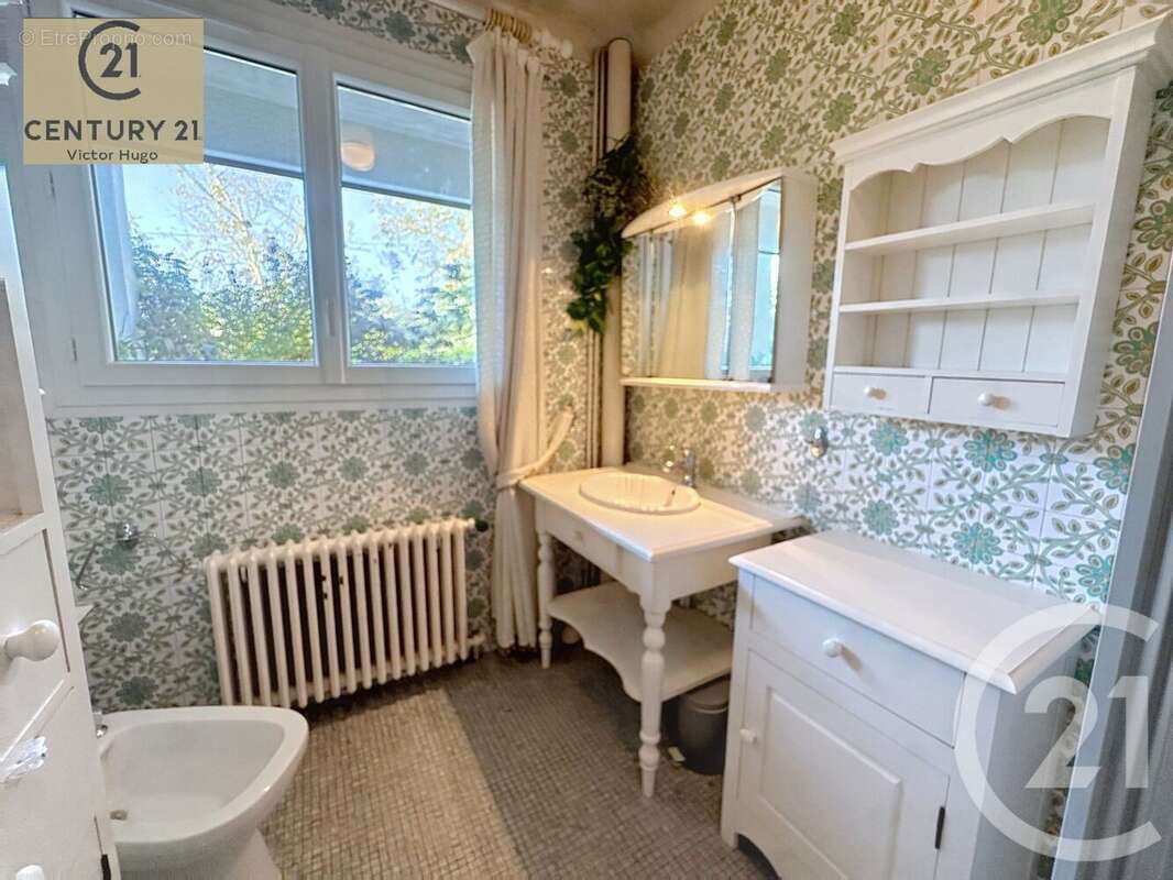 Maison à LE PALAIS-SUR-VIENNE