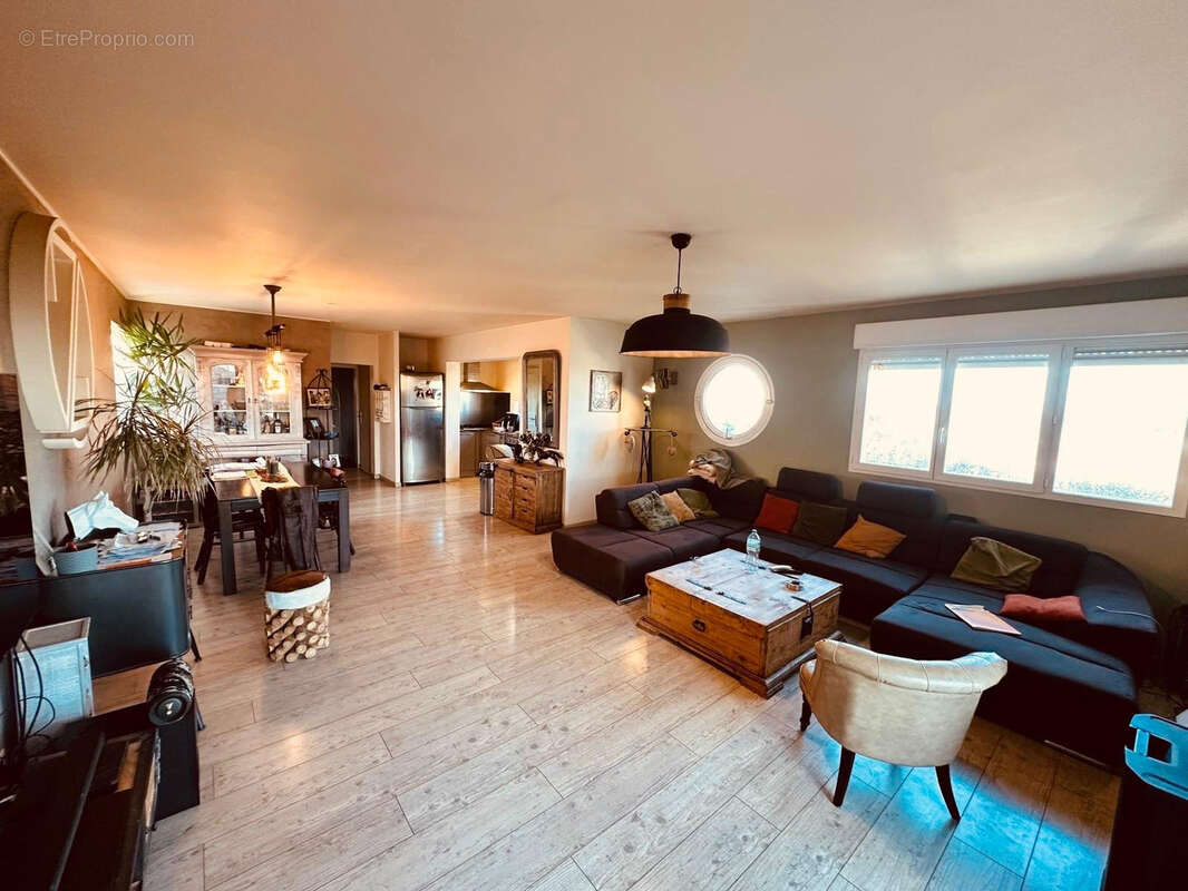 Commerce à TORREILLES