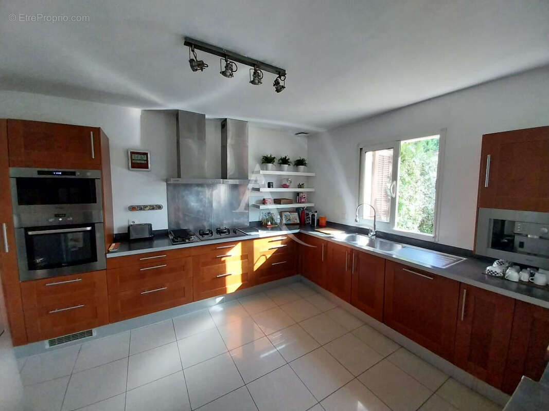 Maison à JUZIERS