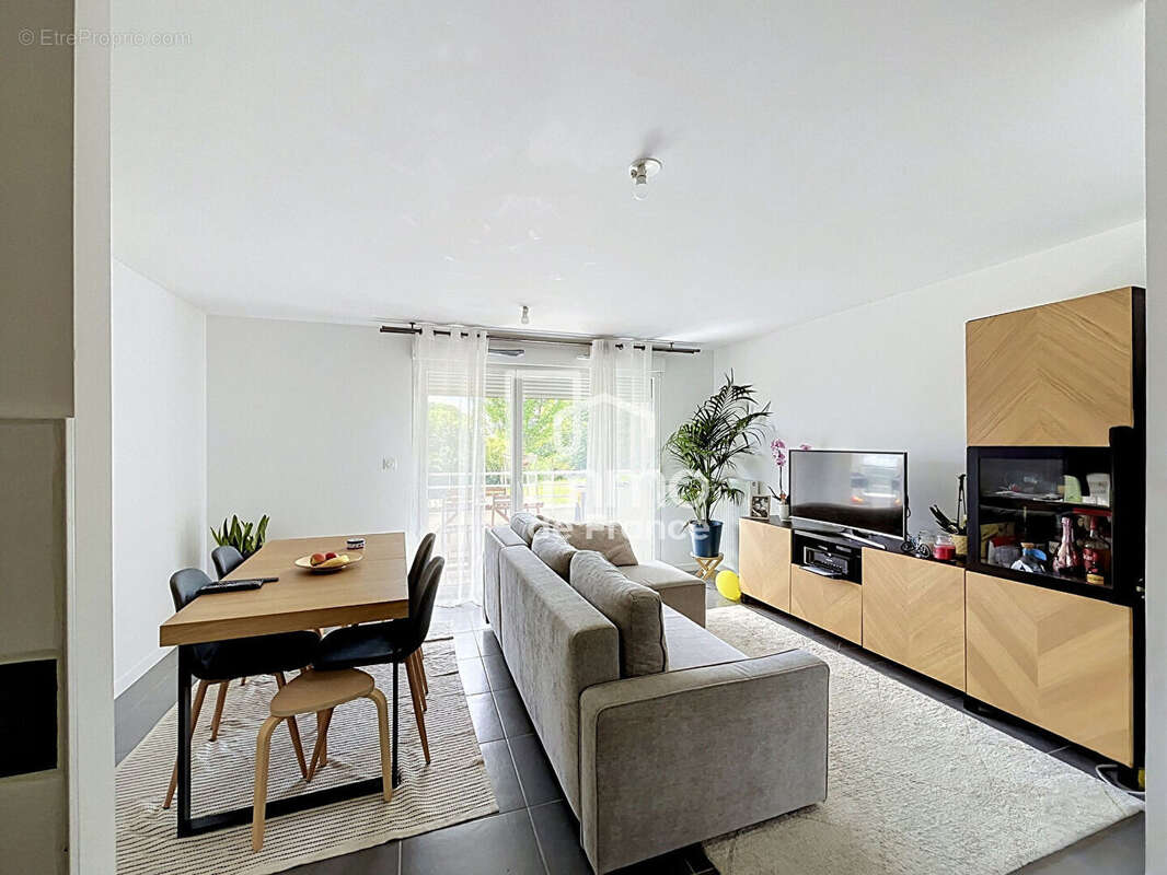 Appartement Chevrier T3 de 67 m2 avec terrasse vue nature et trois parkings. - photo 3