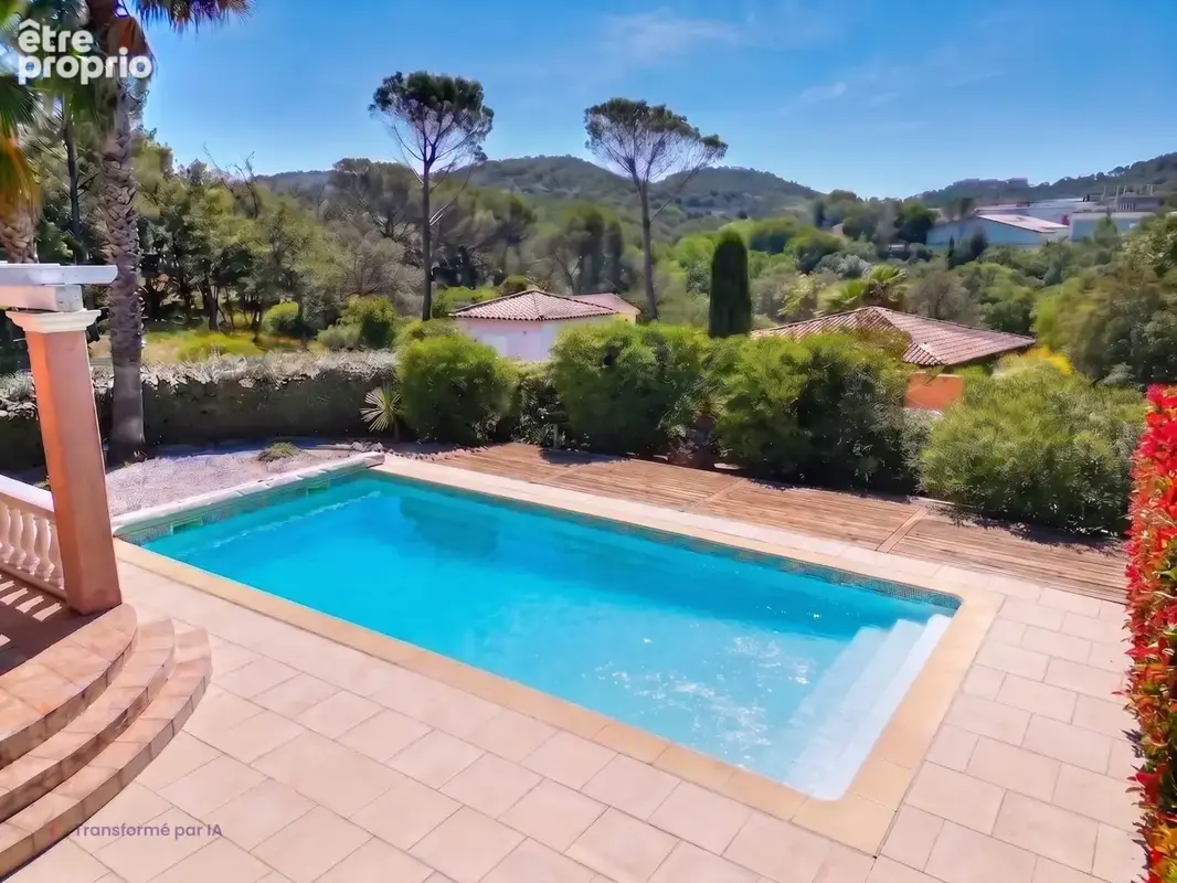 Villa de 5 pièces à vendre à Saint-Raphaël avec piscine et garage double - photo 2