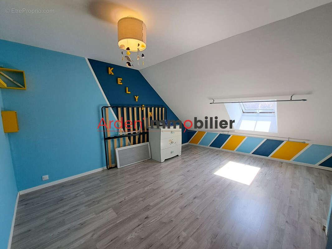 Maison 9 pièces à vendre à Chappes - 173,60 m² sur terrain de 680 m² - photo 12