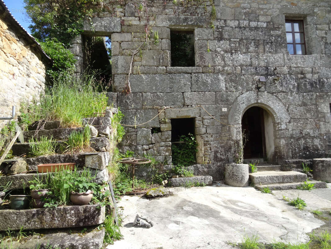 Maison en pierres à rénover   charme et potentiel en campagne de Kerpert - photo 12