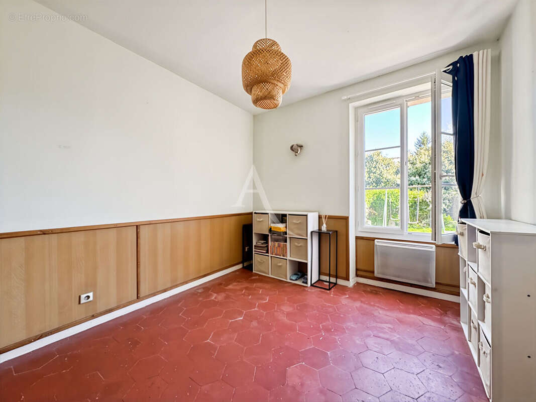 Maison à BRIERES-LES-SCELLES