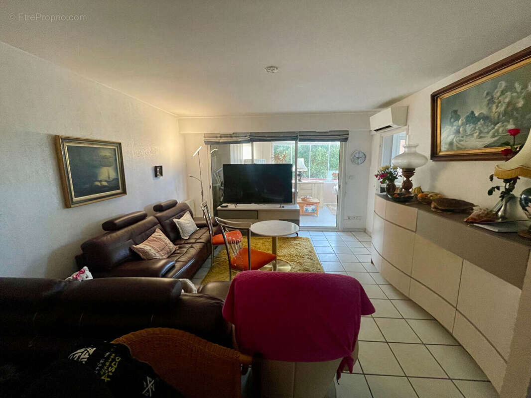 Appartement à ROQUEBRUNE-SUR-ARGENS