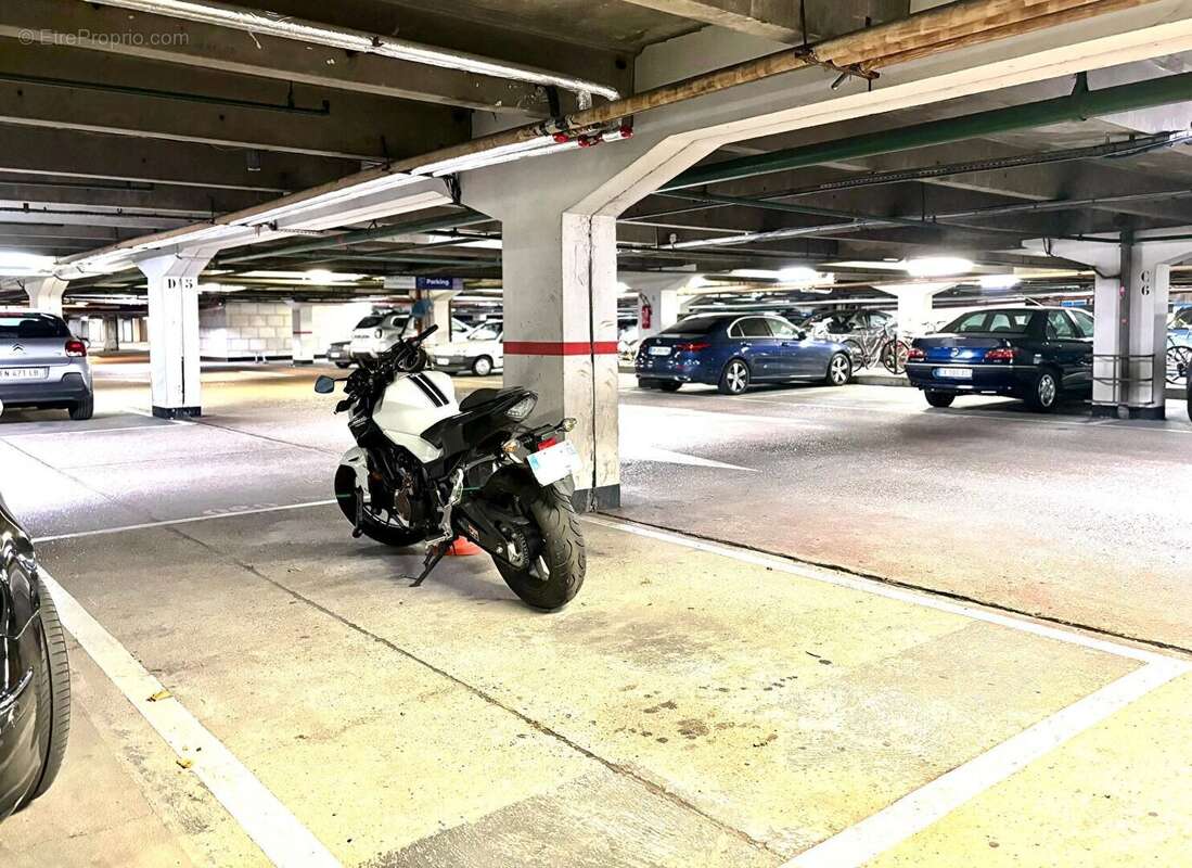 Parking à COURBEVOIE