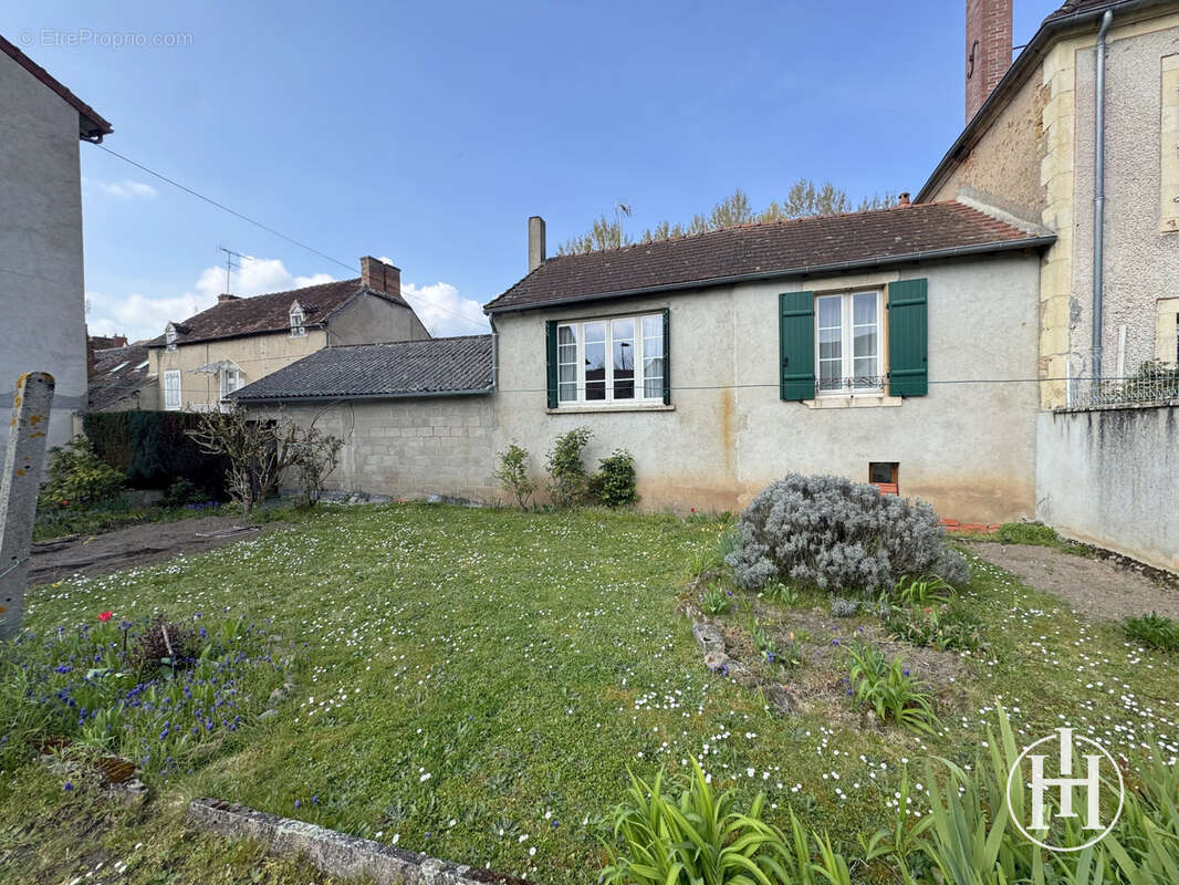 Maison à SAINT-BONNET-TRONCAIS