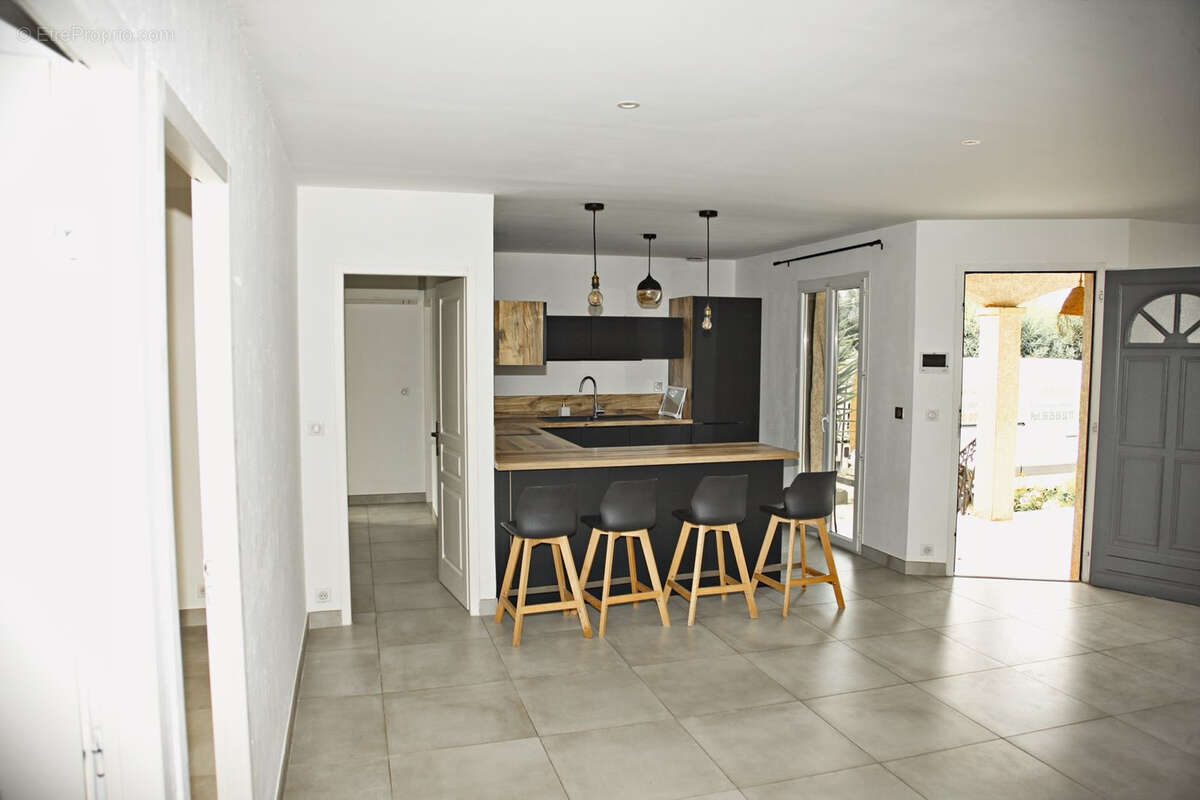 BELLEGARDE   Villa plain-pied avec piscine sur 1 000 m2 de terrain - photo 3