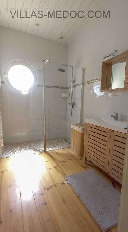 Maison à VENDAYS-MONTALIVET