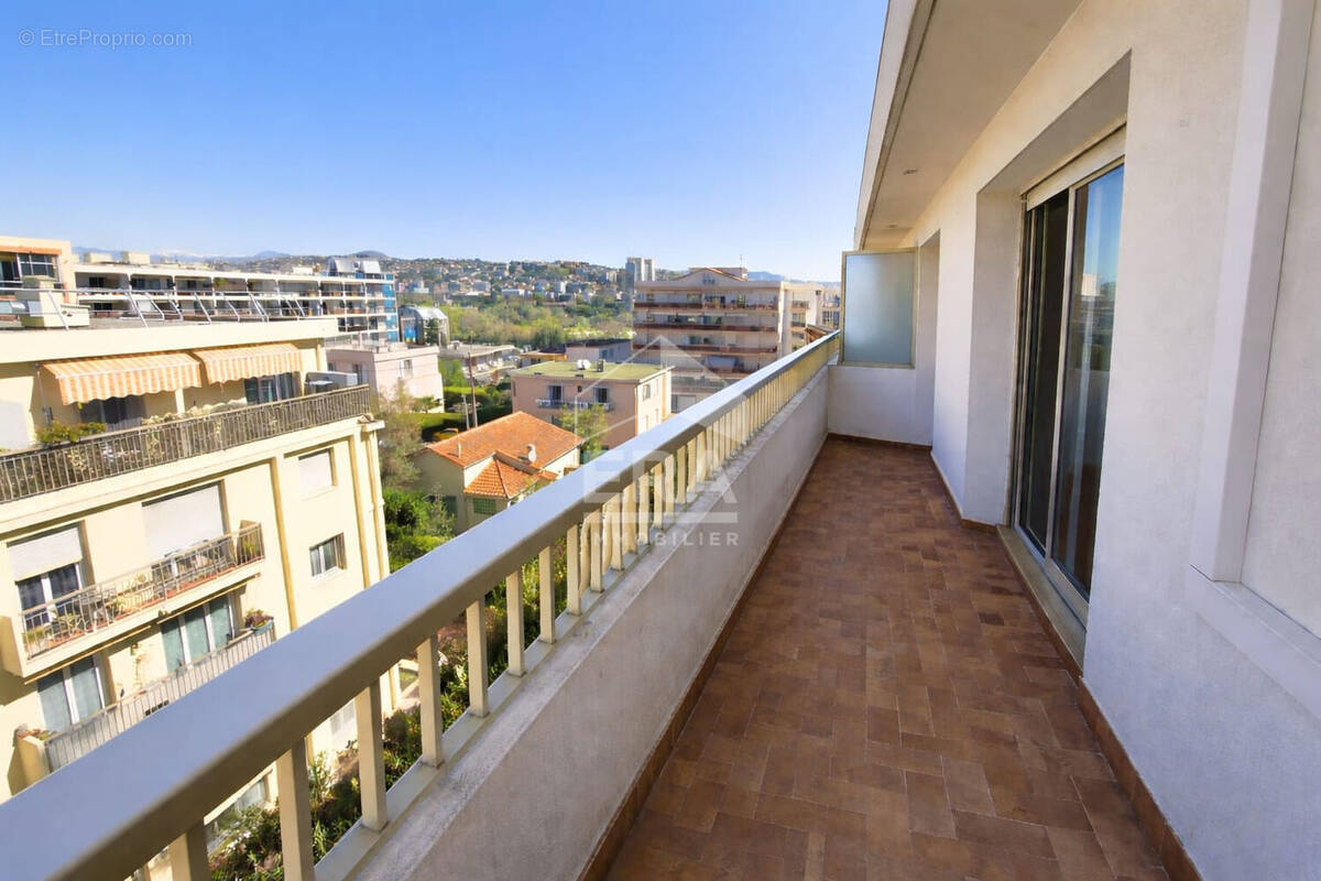 Appartement à SAINT-LAURENT-DU-VAR