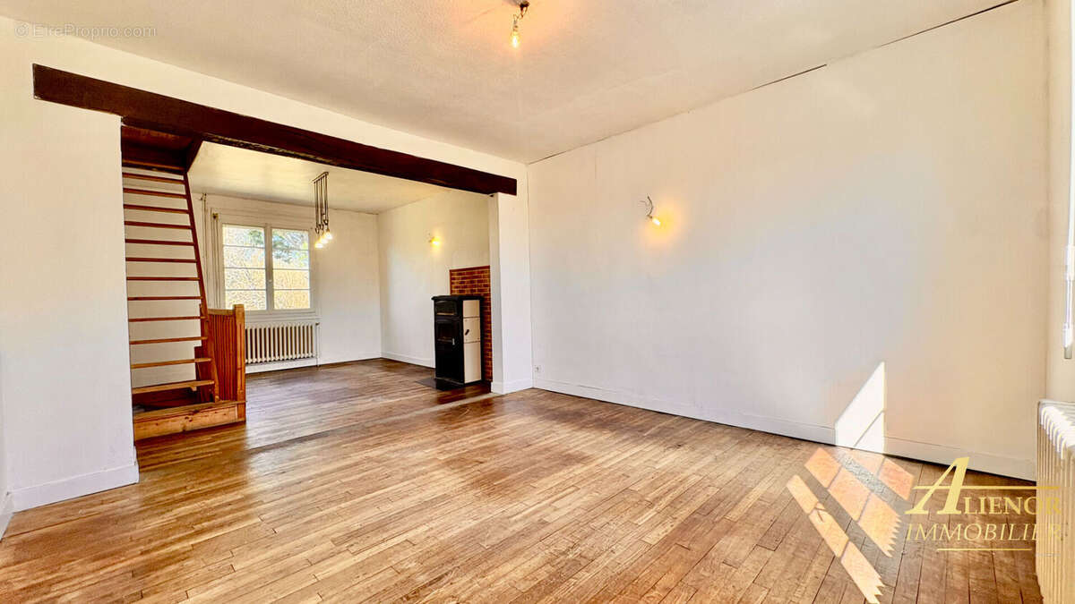 Maison à SAINT-ASTIER