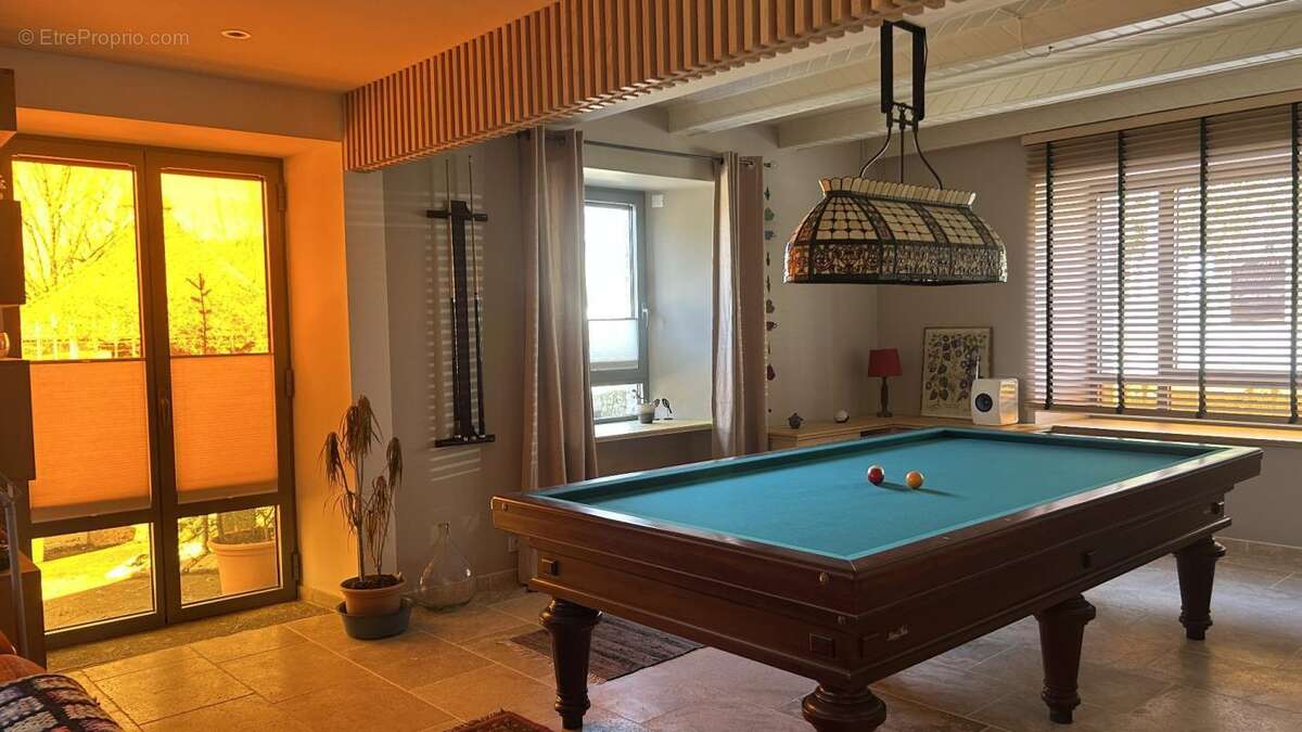 Maison à SAINTE-GENEVIEVE-SUR-ARGENCE