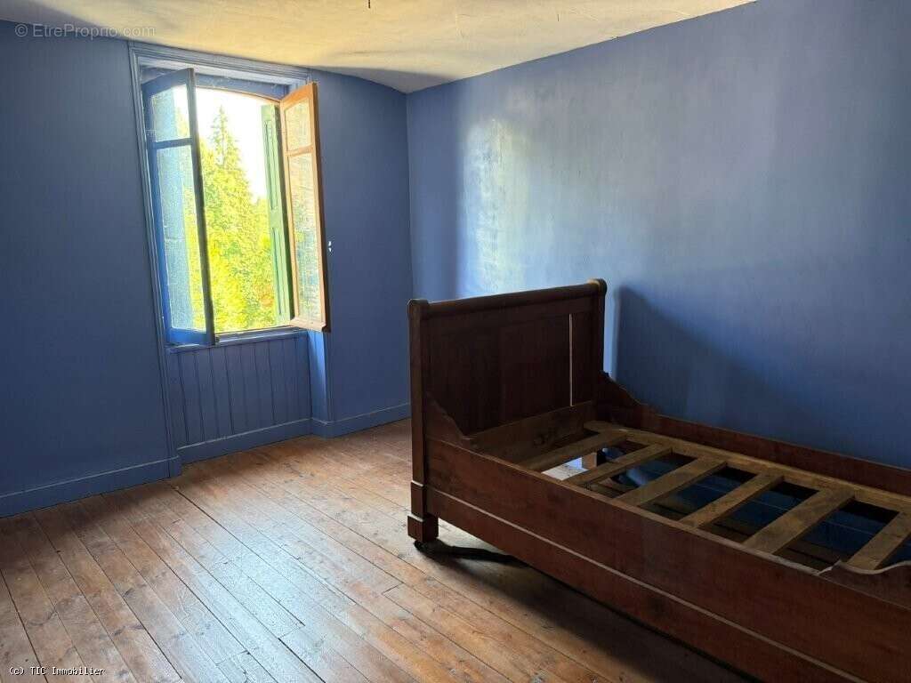 Maison de Village A Rénover Sur 1683m² - photo 17