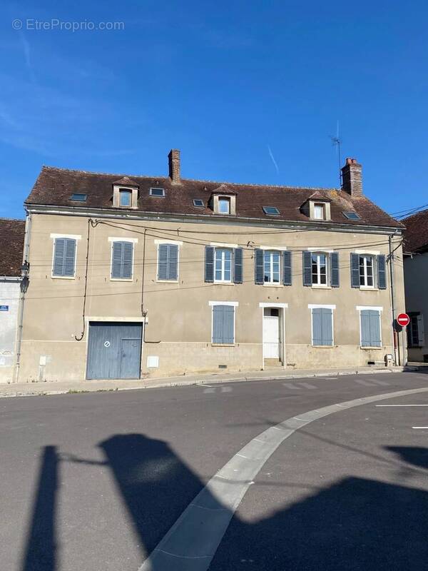 Appartement à BRIENON-SUR-ARMANCON