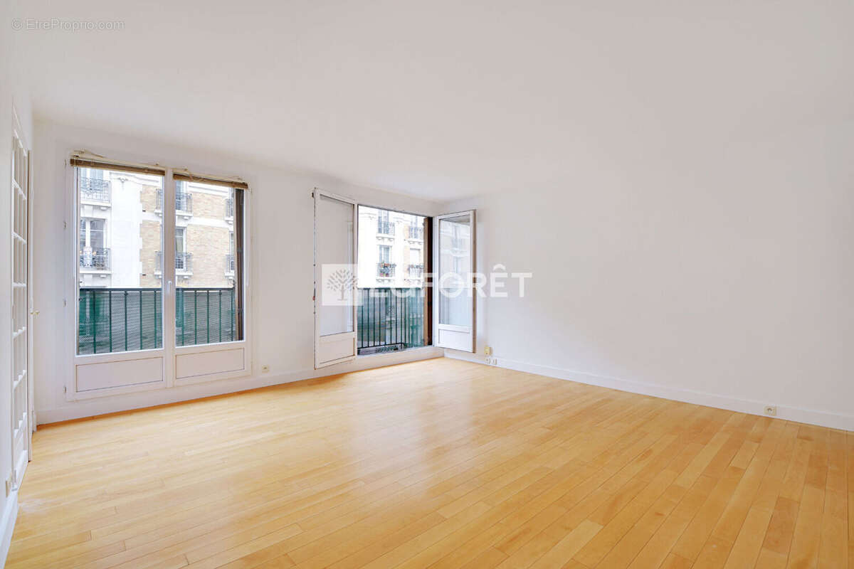 Appartement à PARIS-15E