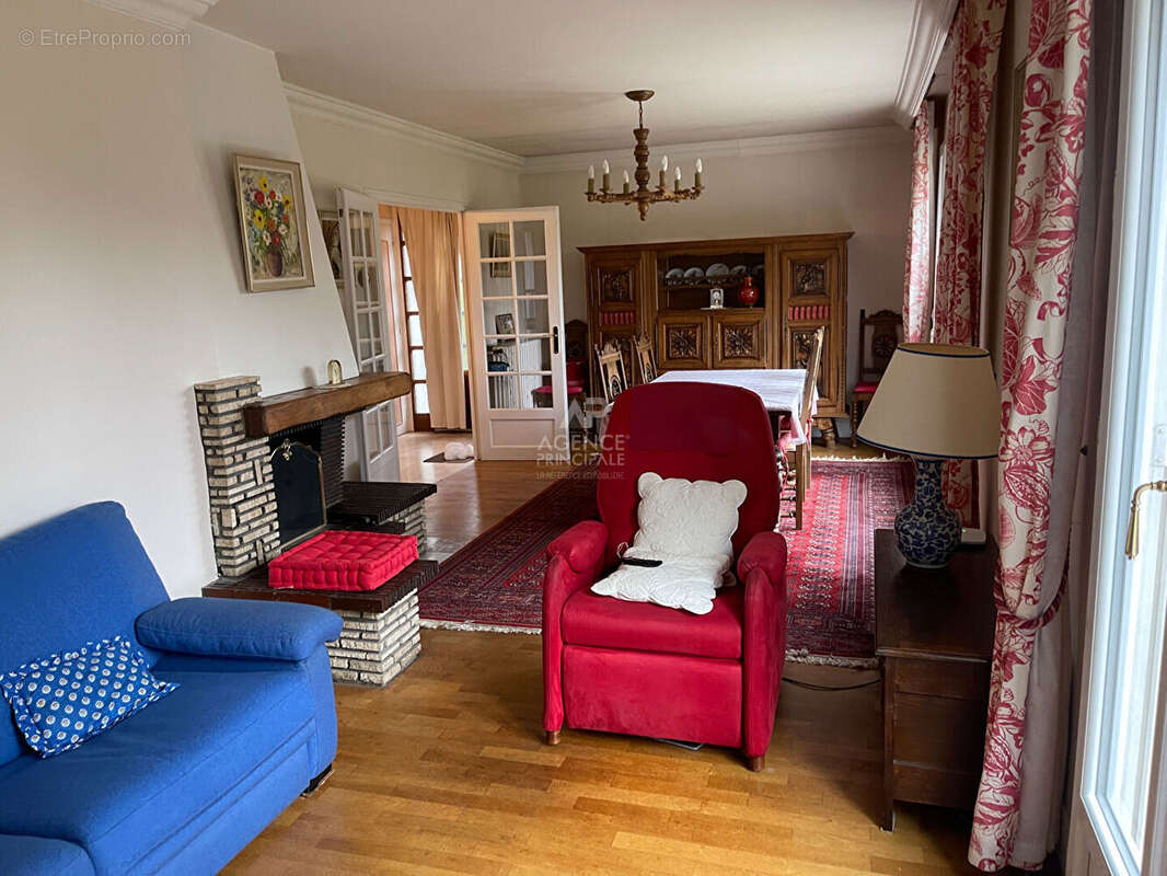 Maison à LE MESNIL-LE-ROI