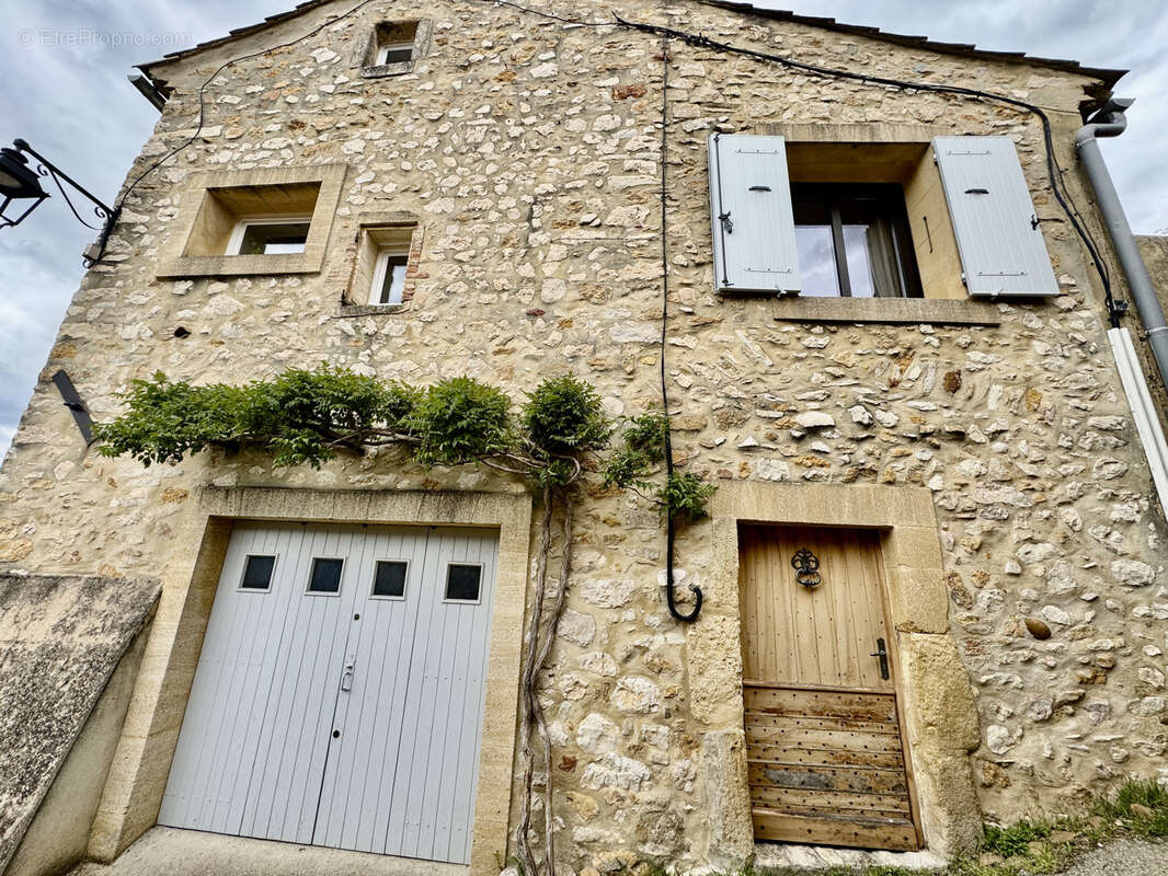 Maison à SAINT-VICTOR-LA-COSTE