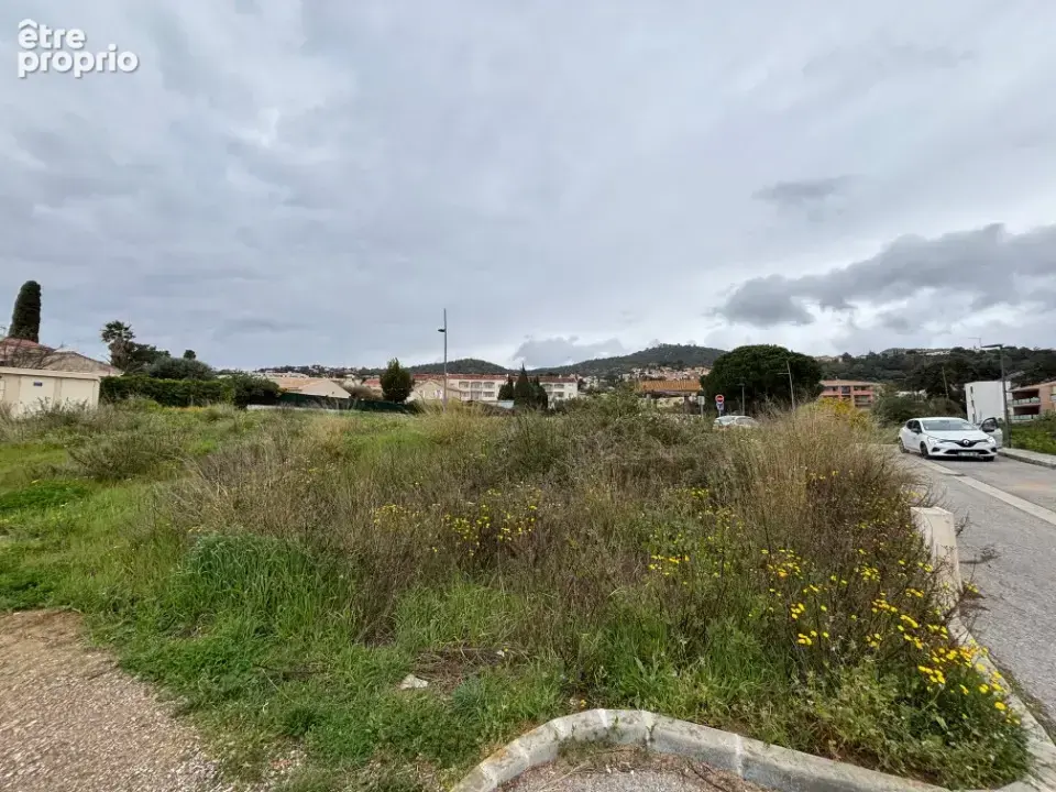 Photo Terrain à Bormes-Les-Mimosas au prix de 370 000€