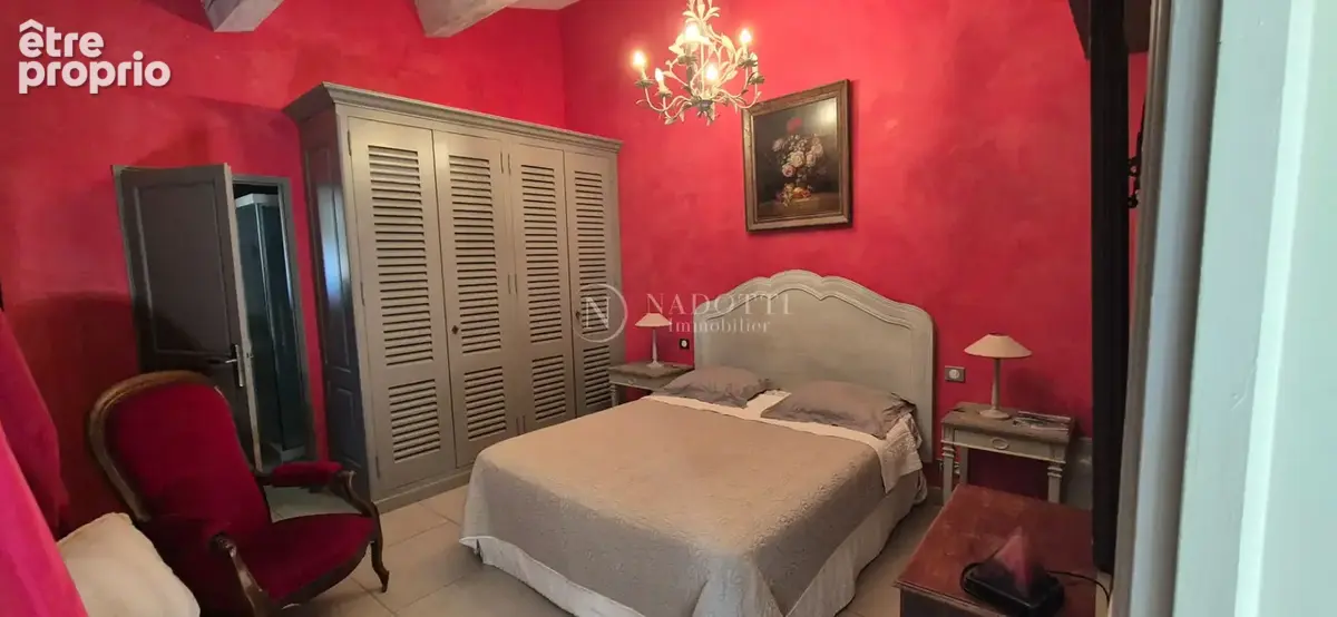 Propriété d'exception à vendre avec vue sur le château de Lagnes . - photo 16