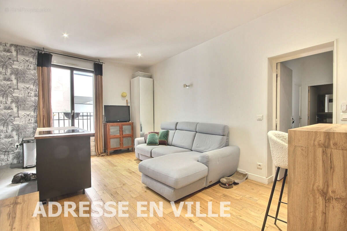 Appartement à COURBEVOIE