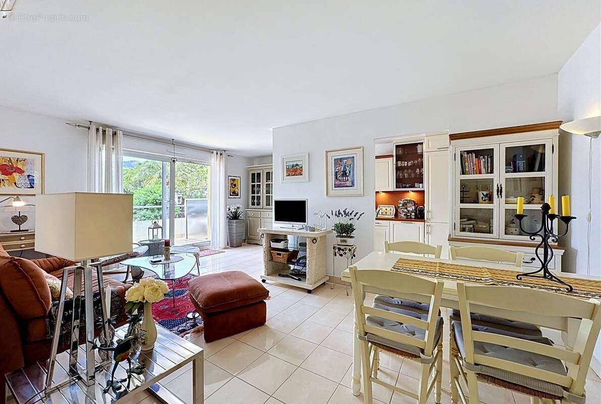 Appartement à MANDELIEU-LA-NAPOULE
