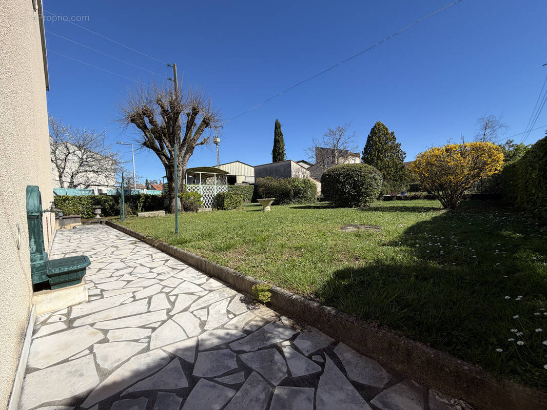 Maison à SAINT-JUERY