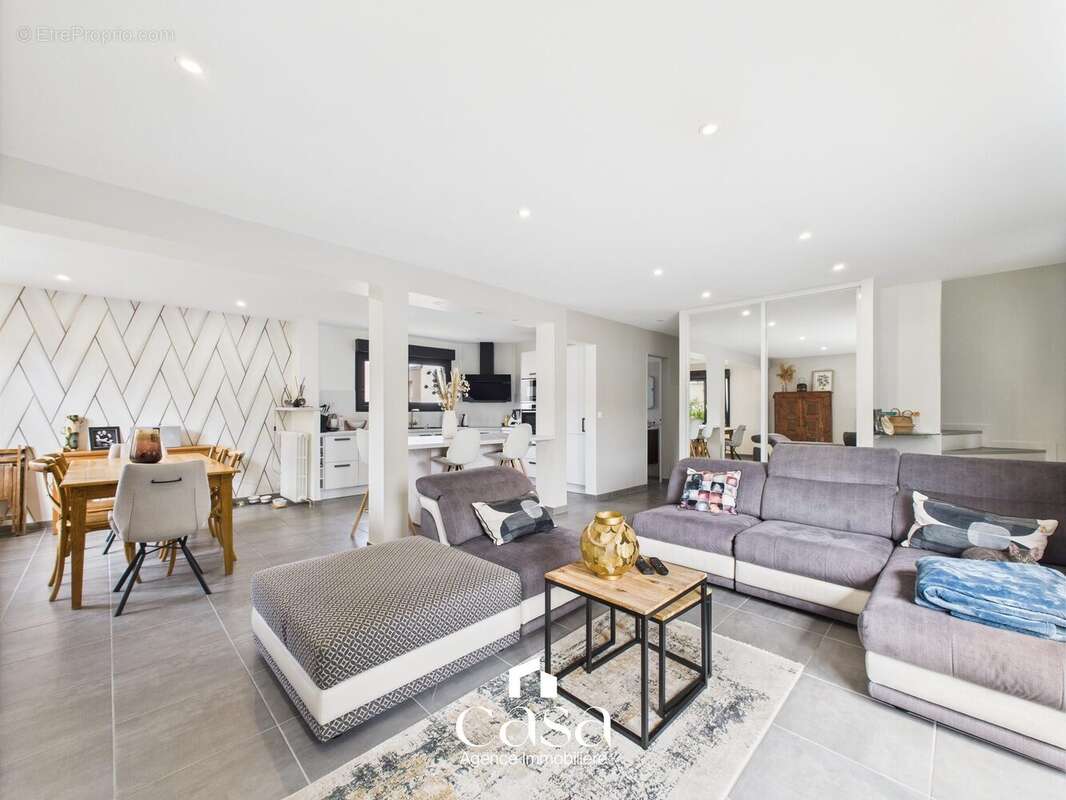 Maison 210 m² à Caen  - photo 3