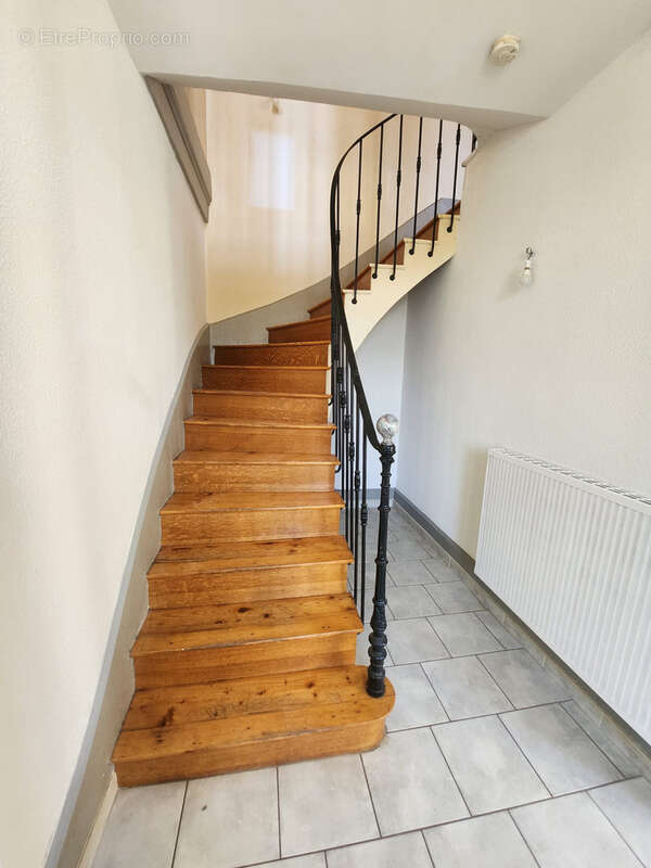 Maison à SAINT-LAURENT-DU-PAPE