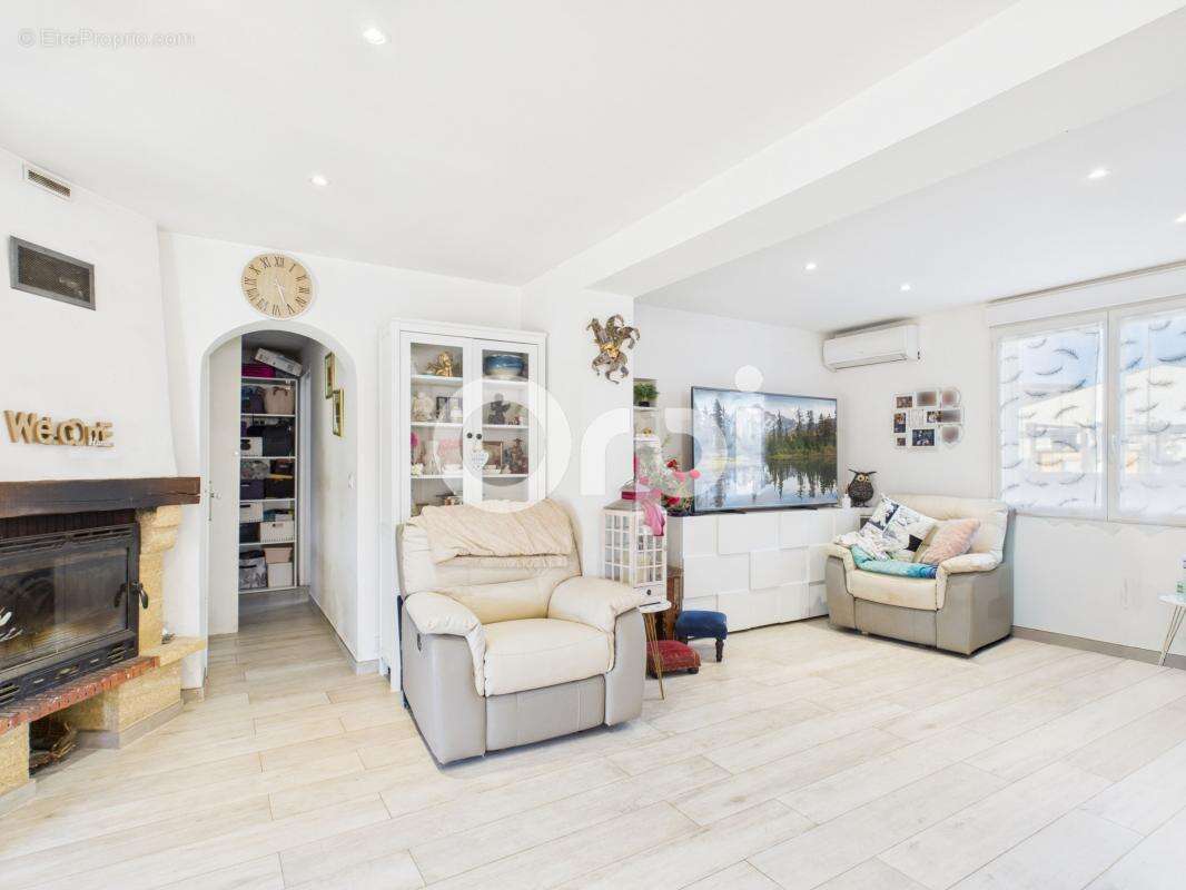 Maison à TOURRETTES