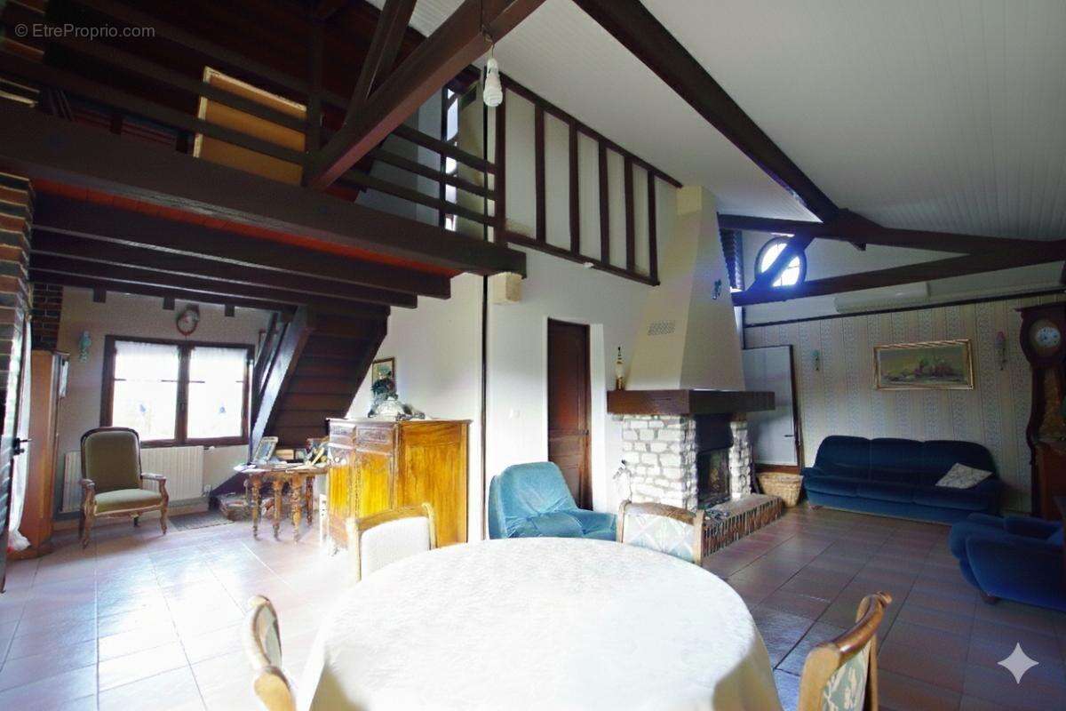 Maison à SAINTE-GENEVIEVE-DES-BOIS