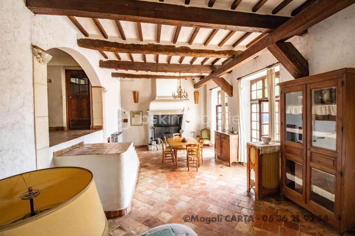 Maison à MEOUNES-LES-MONTRIEUX