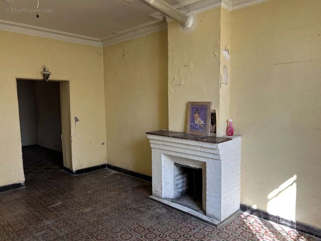 Maison à MOURIES